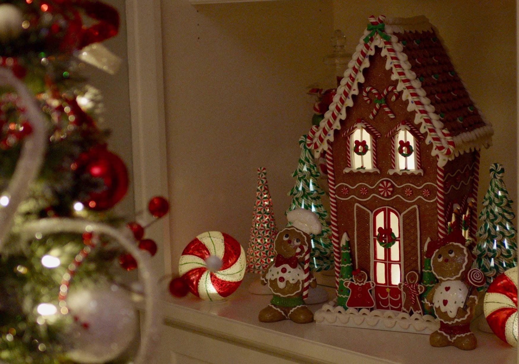 Christmas Decor Inspiration: Deck The Halls With Joyful Holiday Cheer