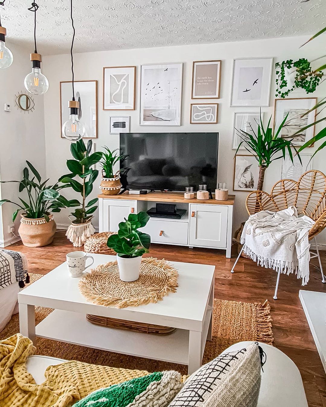 How To Decorate Small Living Room Space