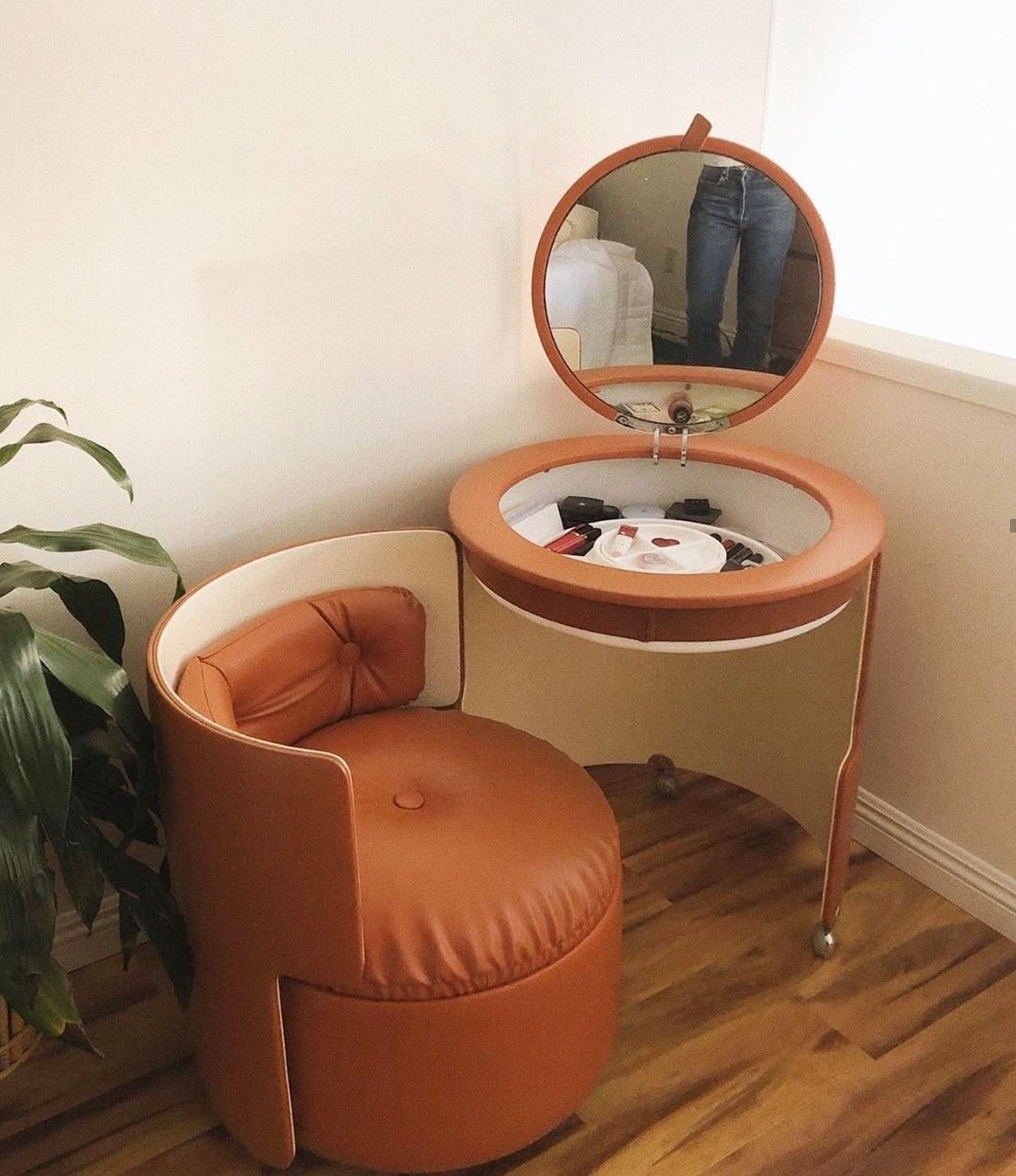 Apartment Living Room Design: Comfortably Elegant
