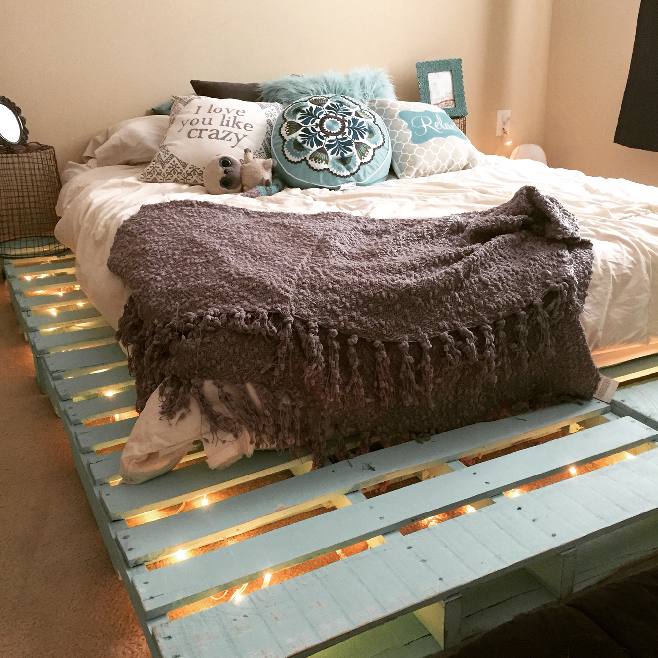 Models And Interior Decor Ideas Of The Comfiest Pallet Beds