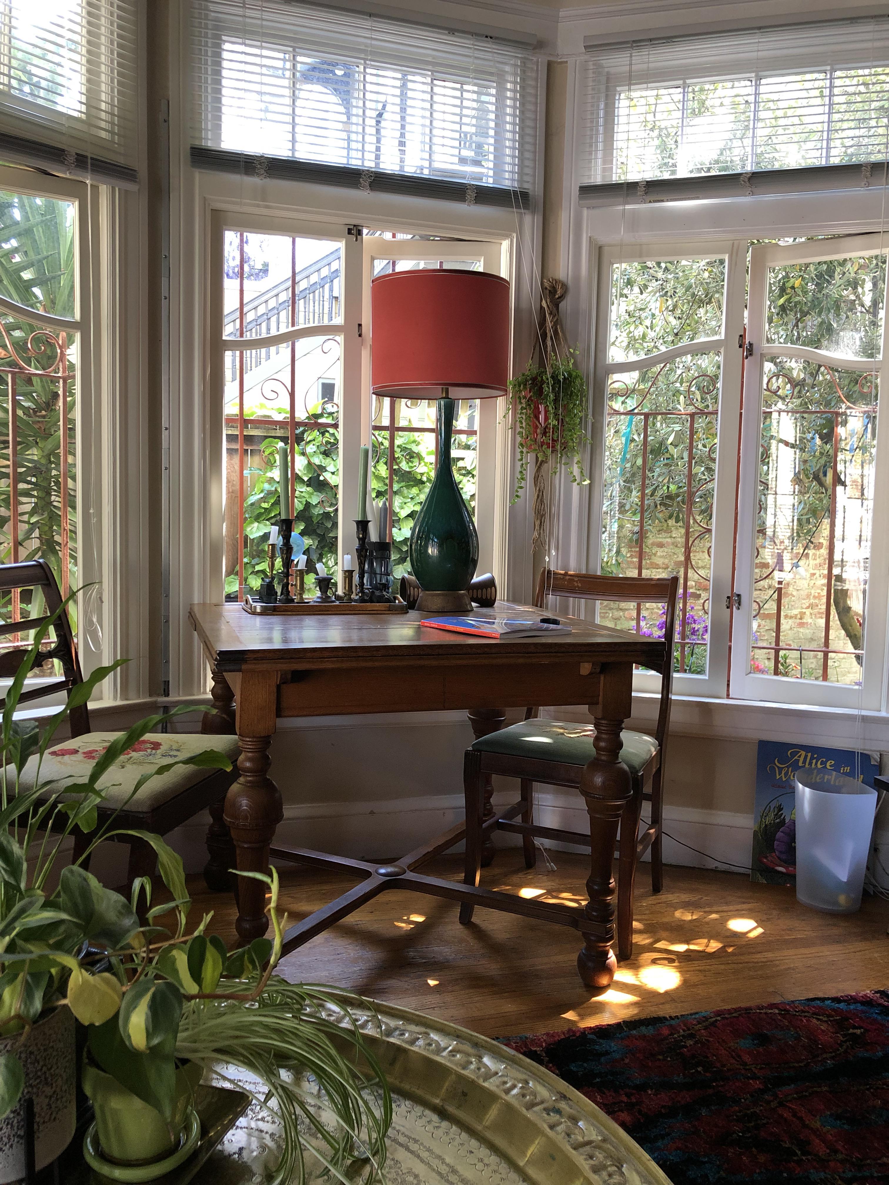 Simple Living Room Arrangement: Comfort And Coziness In Harmony