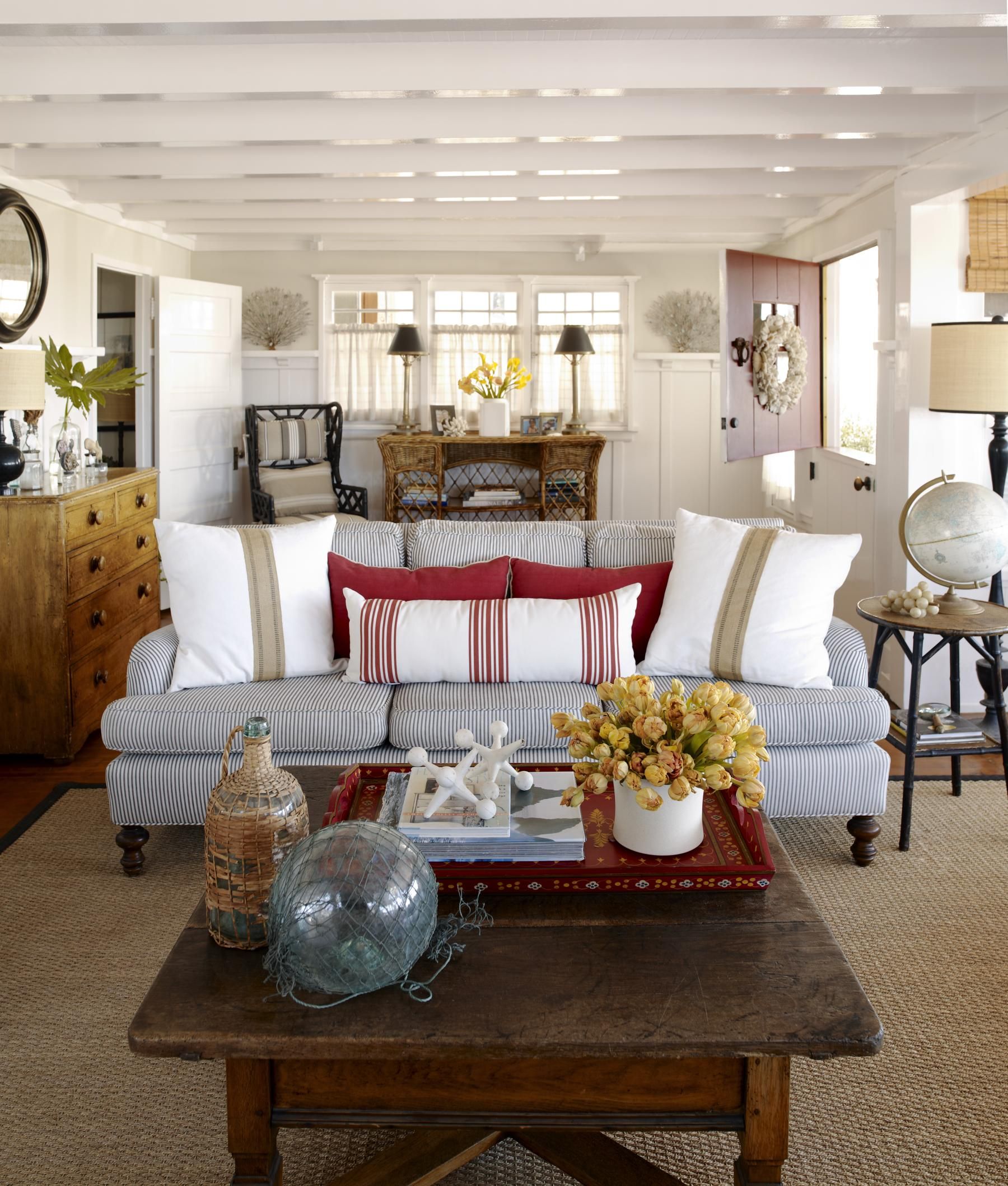 Small Spaces Big Charm: Designing Tiny Cottage Interiors