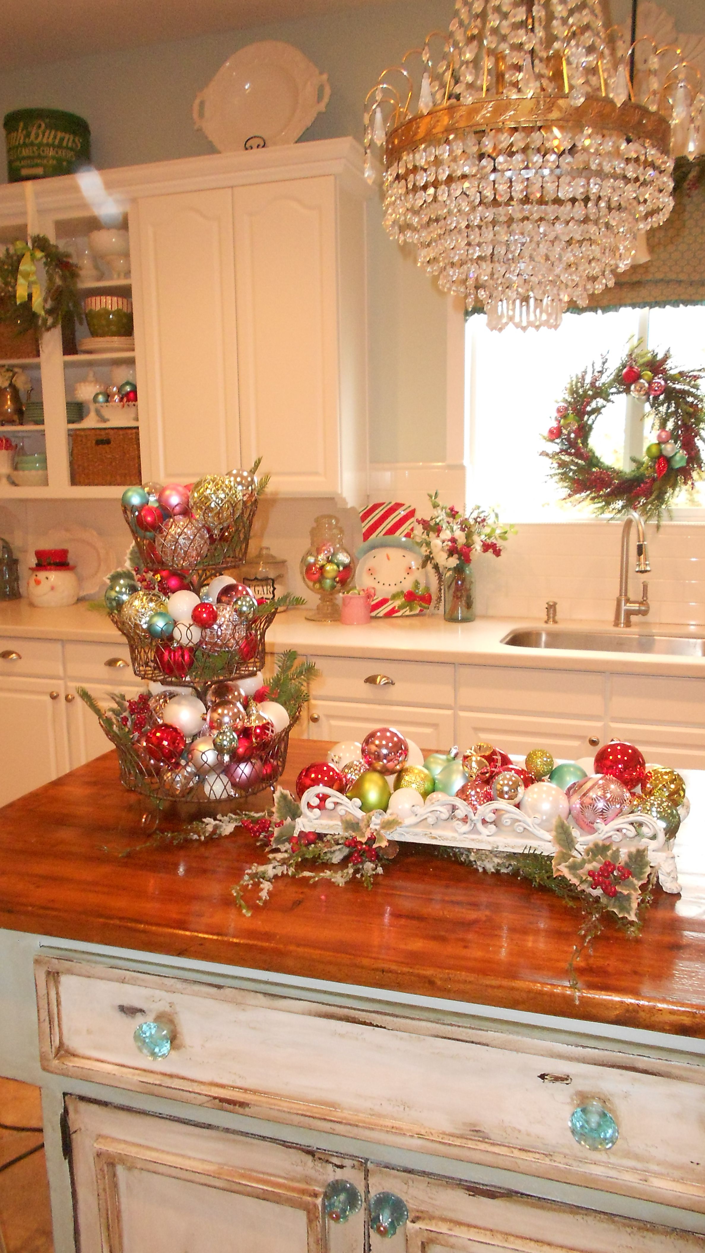 Traditional Entry Table Christmas Decor