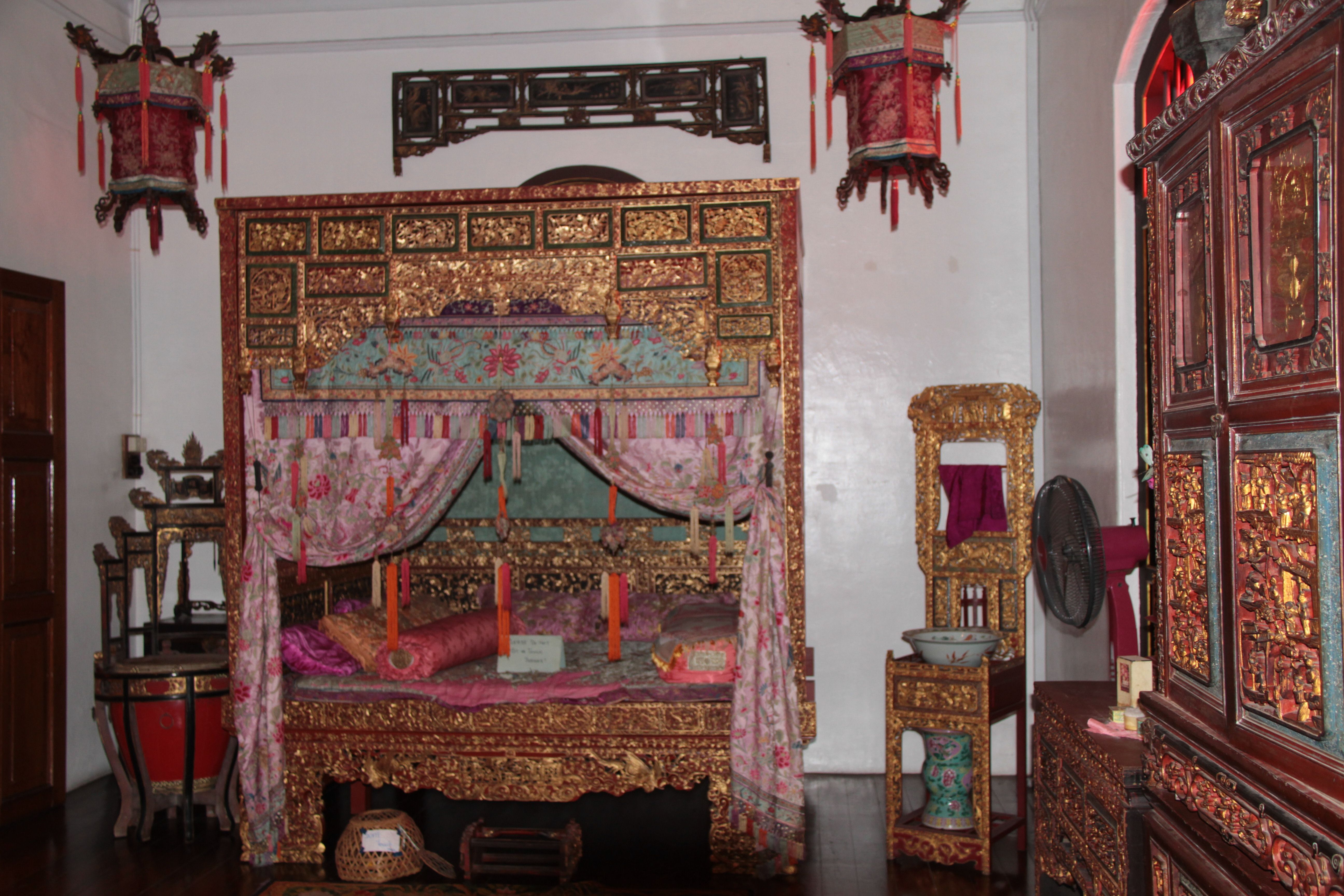 Chinese Red And Blue Bedroom