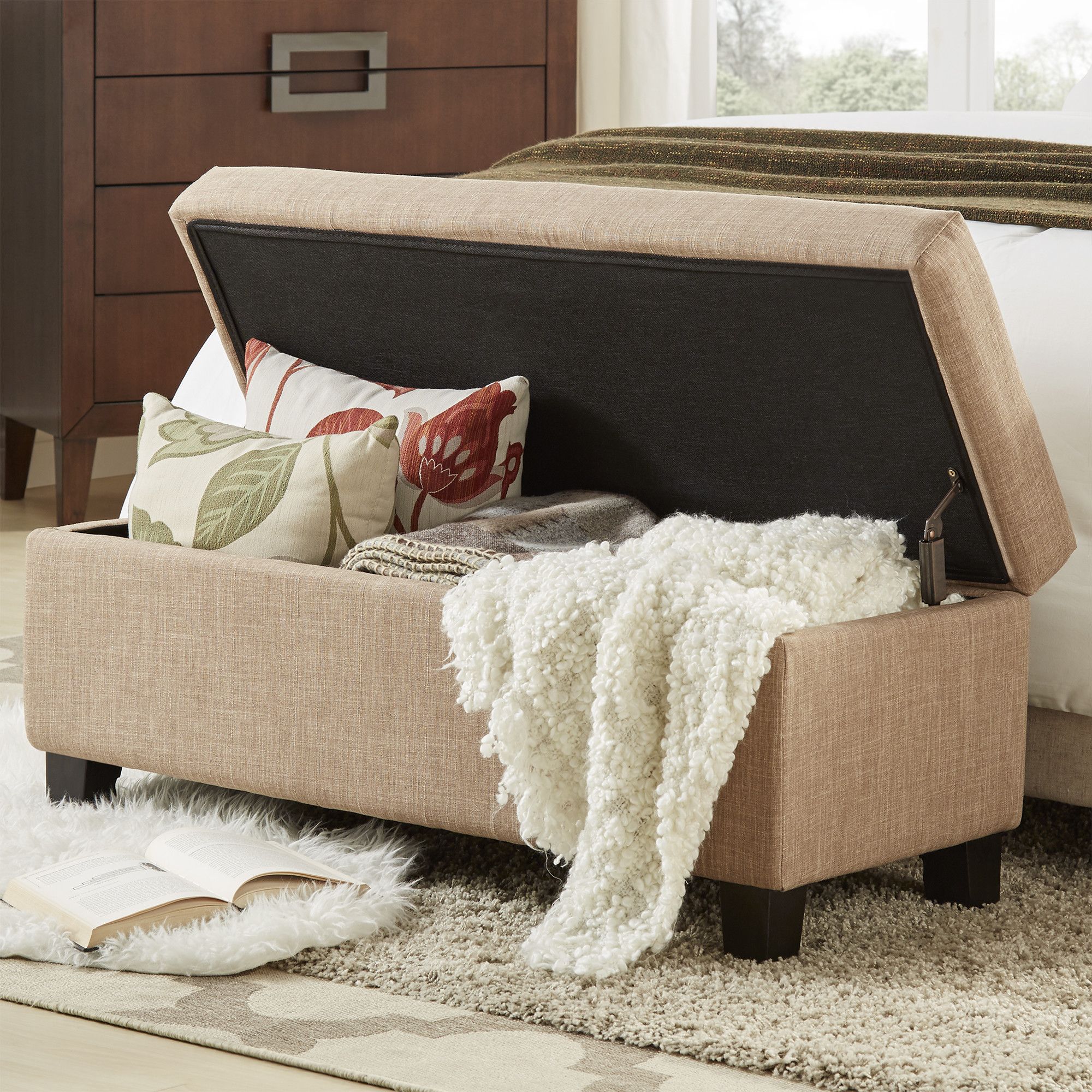 Discover The Advantages Of Having A Bedroom Storage Bench