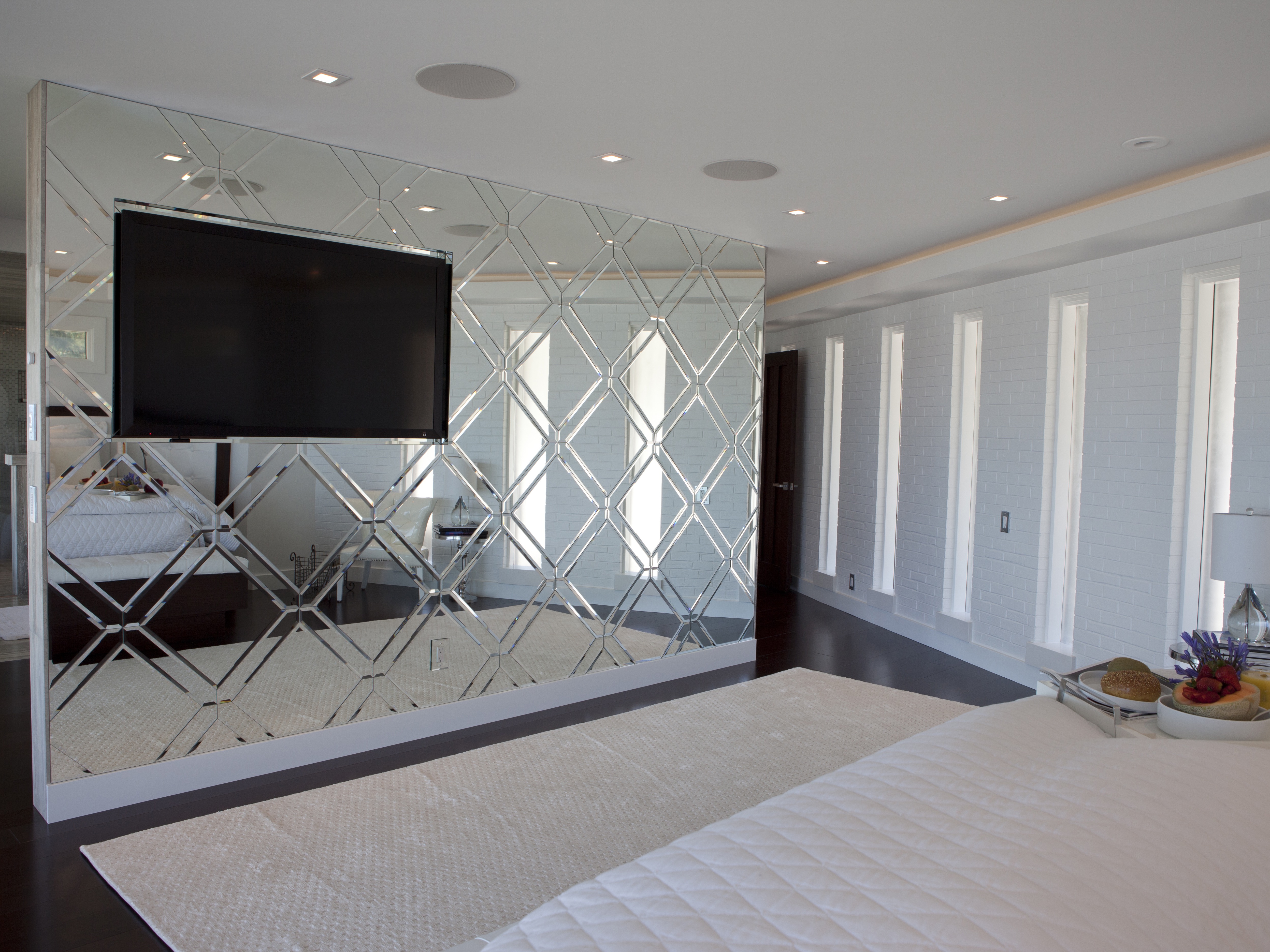 Mirrored Marvel: Reflecting Style With Mirrored Bedroom Ceiling Designs