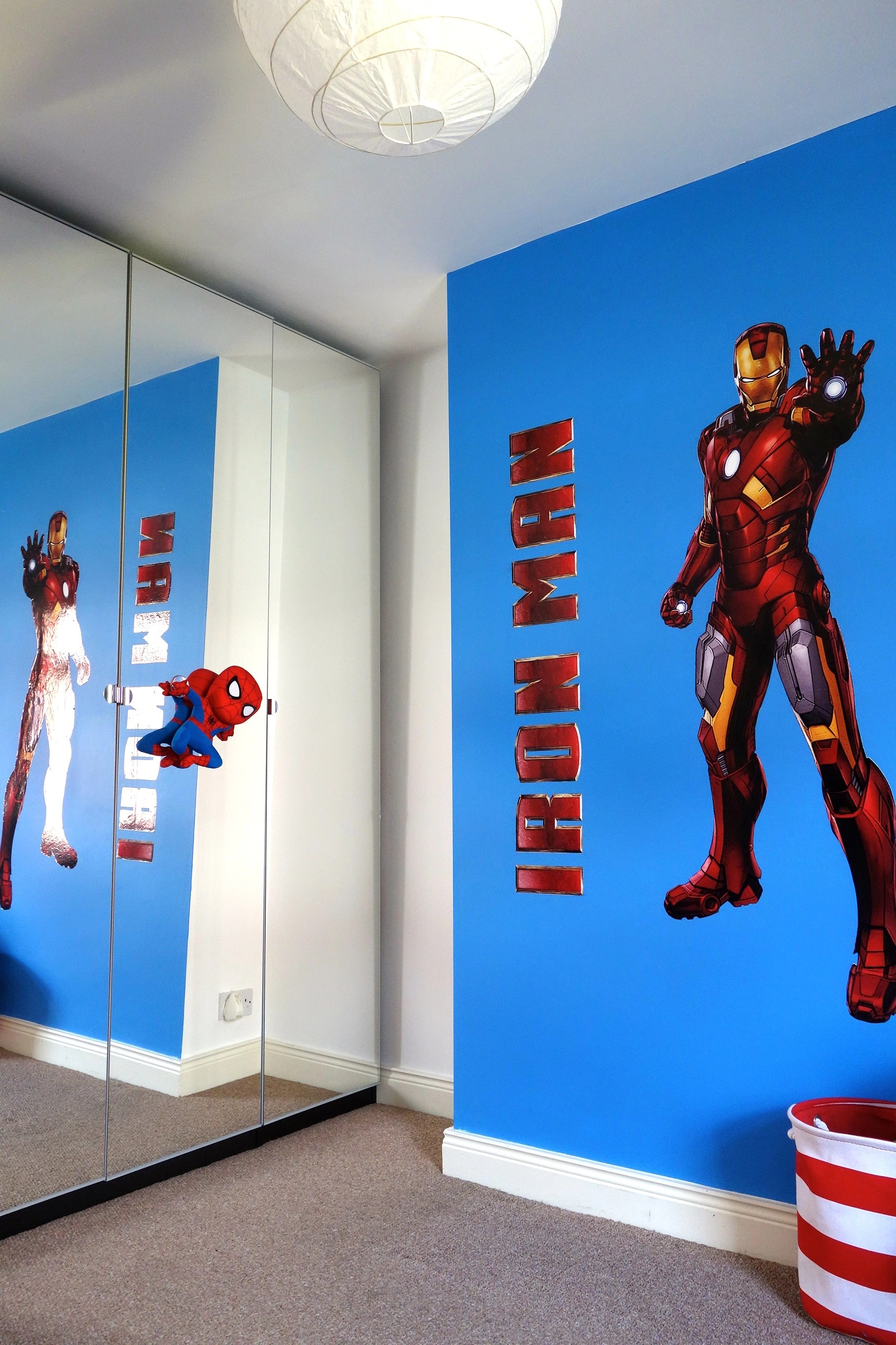 Mirrored Marvel: Reflecting Style With Mirrored Bedroom Ceiling Designs