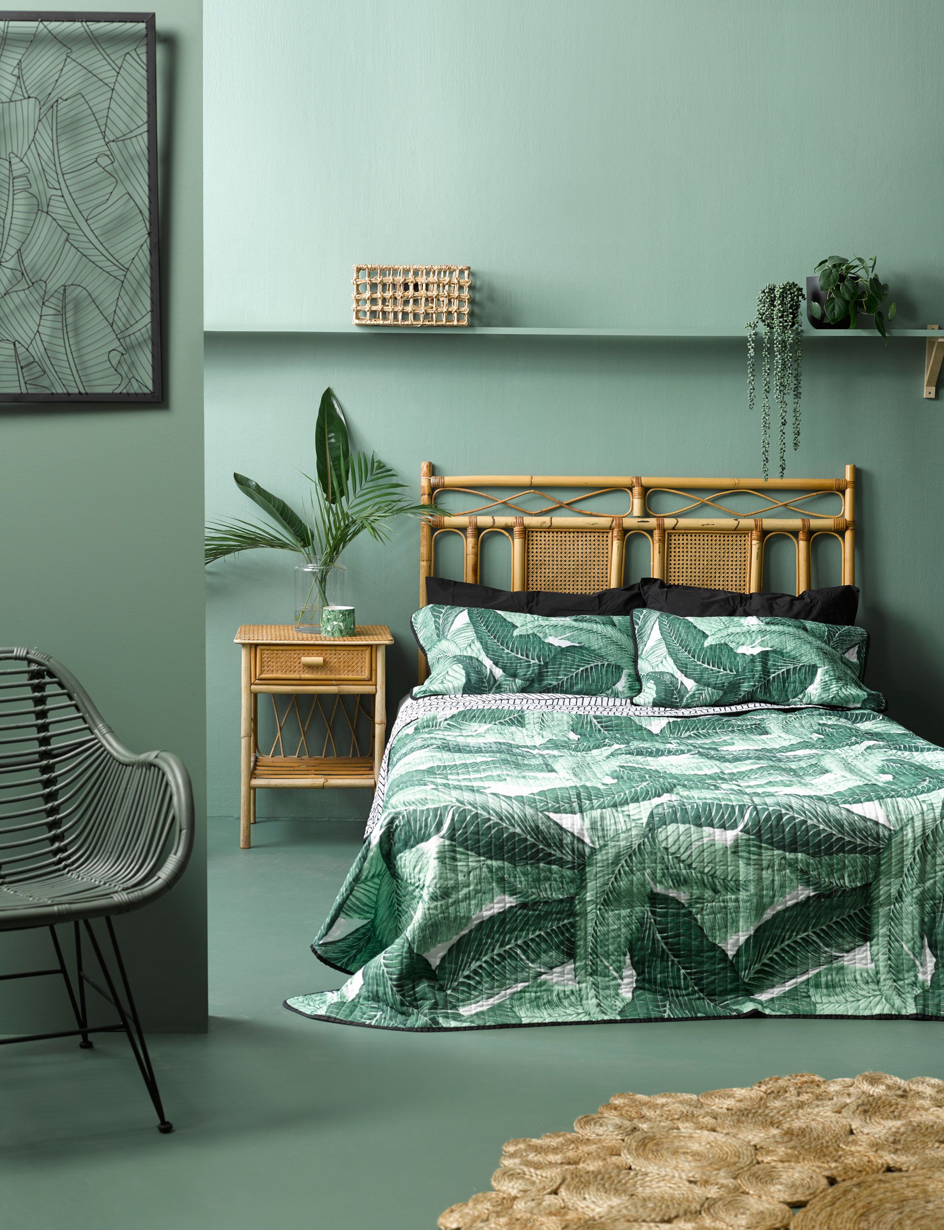 Tropical Oasis: Transport Your Bedroom With Exotic Accent Wall Themes