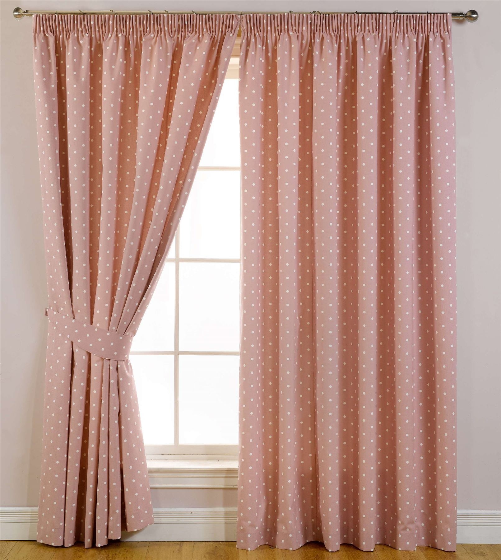 From Luxury To Budget: Curtains For Every Price Point