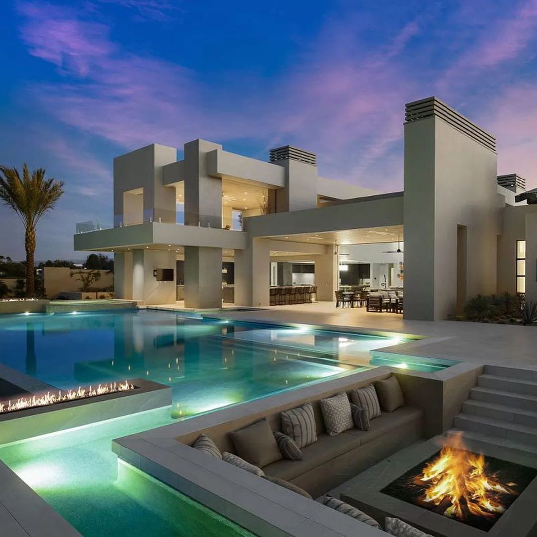 Infinity Pools And Luxury Home Exteriors