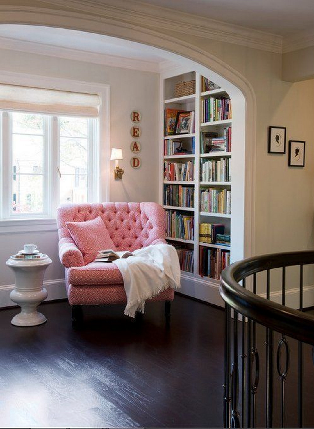 10 Tips For Designing A Cozy Reading Nook In Your Home