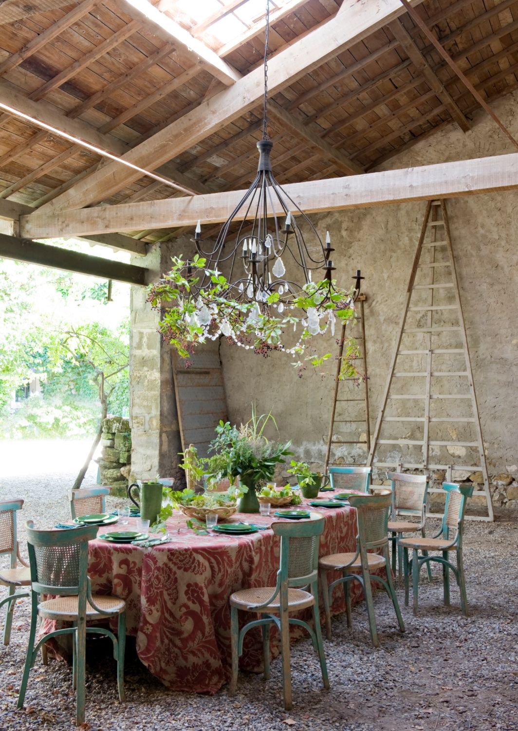 A Touch Of Provence: Infusing Spaces With Lavender inspired Decor