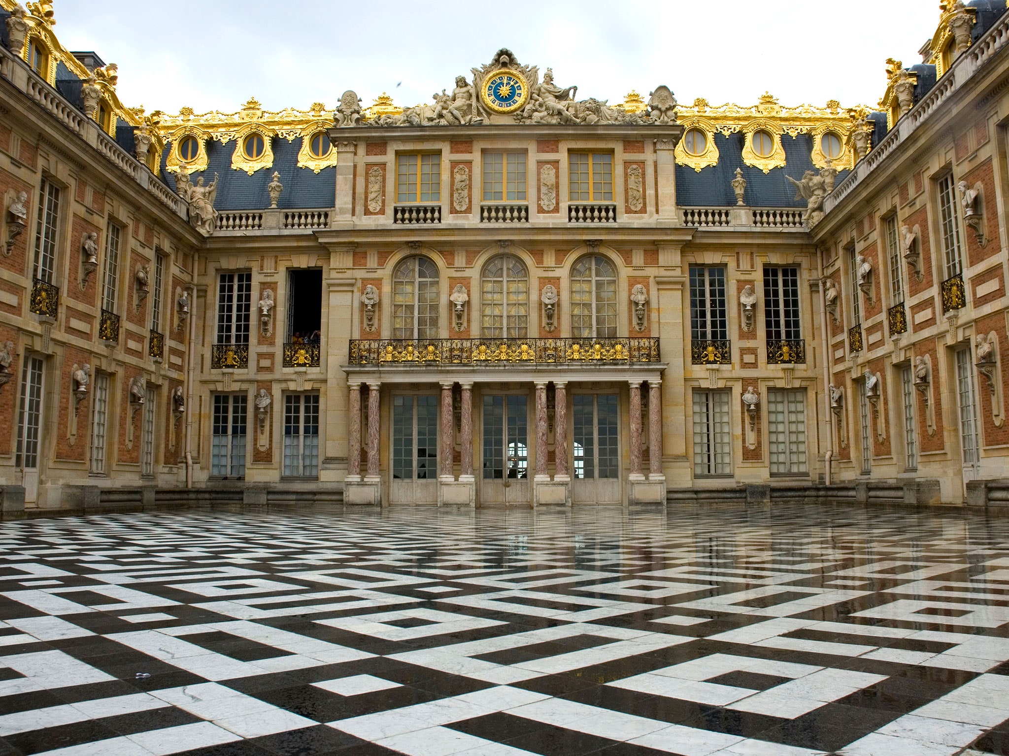 Versailles Vignettes: Incorporating Royal Elements Into Modern Homes