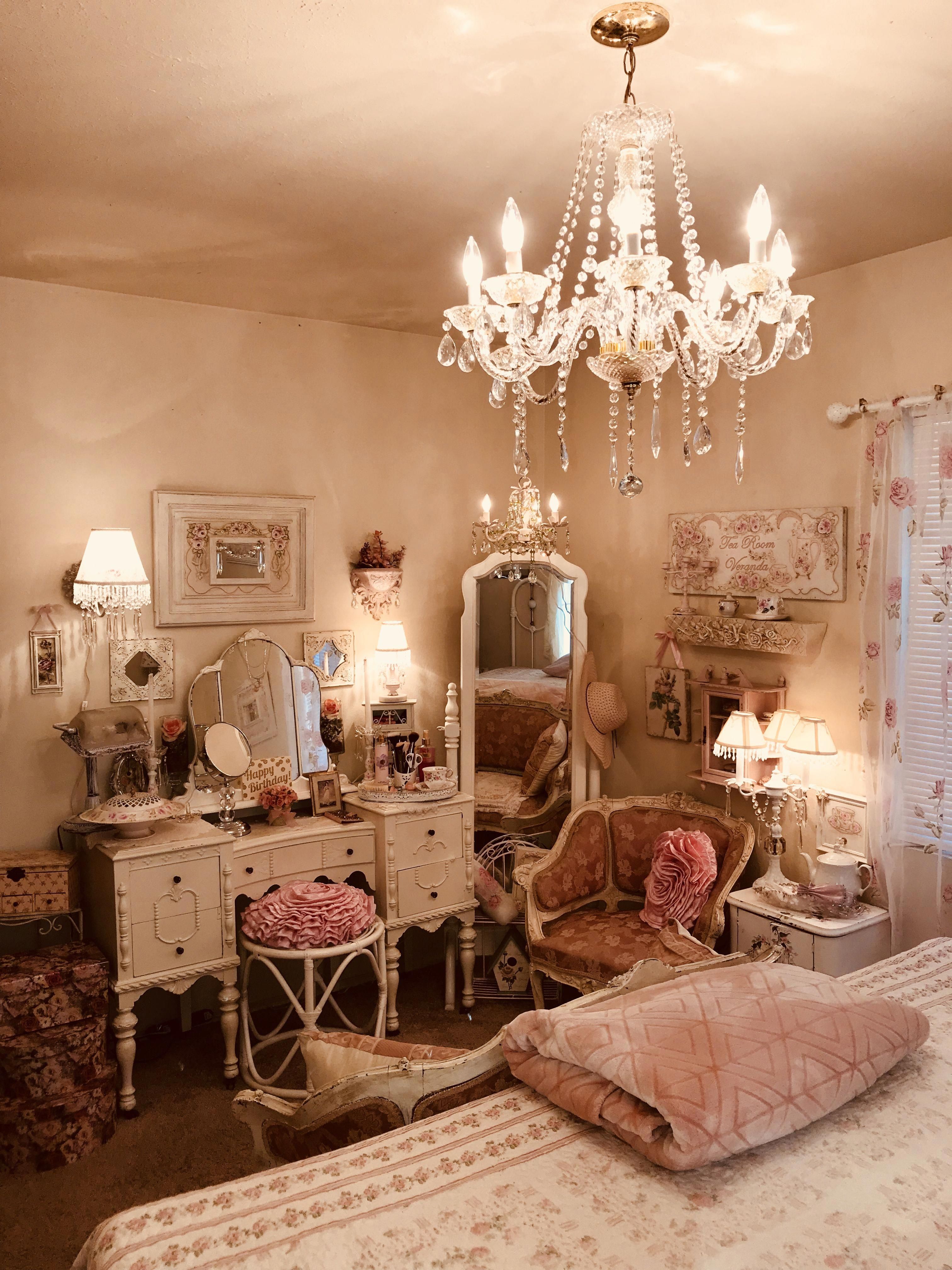 Vintage Bedroom Decor: Top Ideas For A Classic And Charming Space