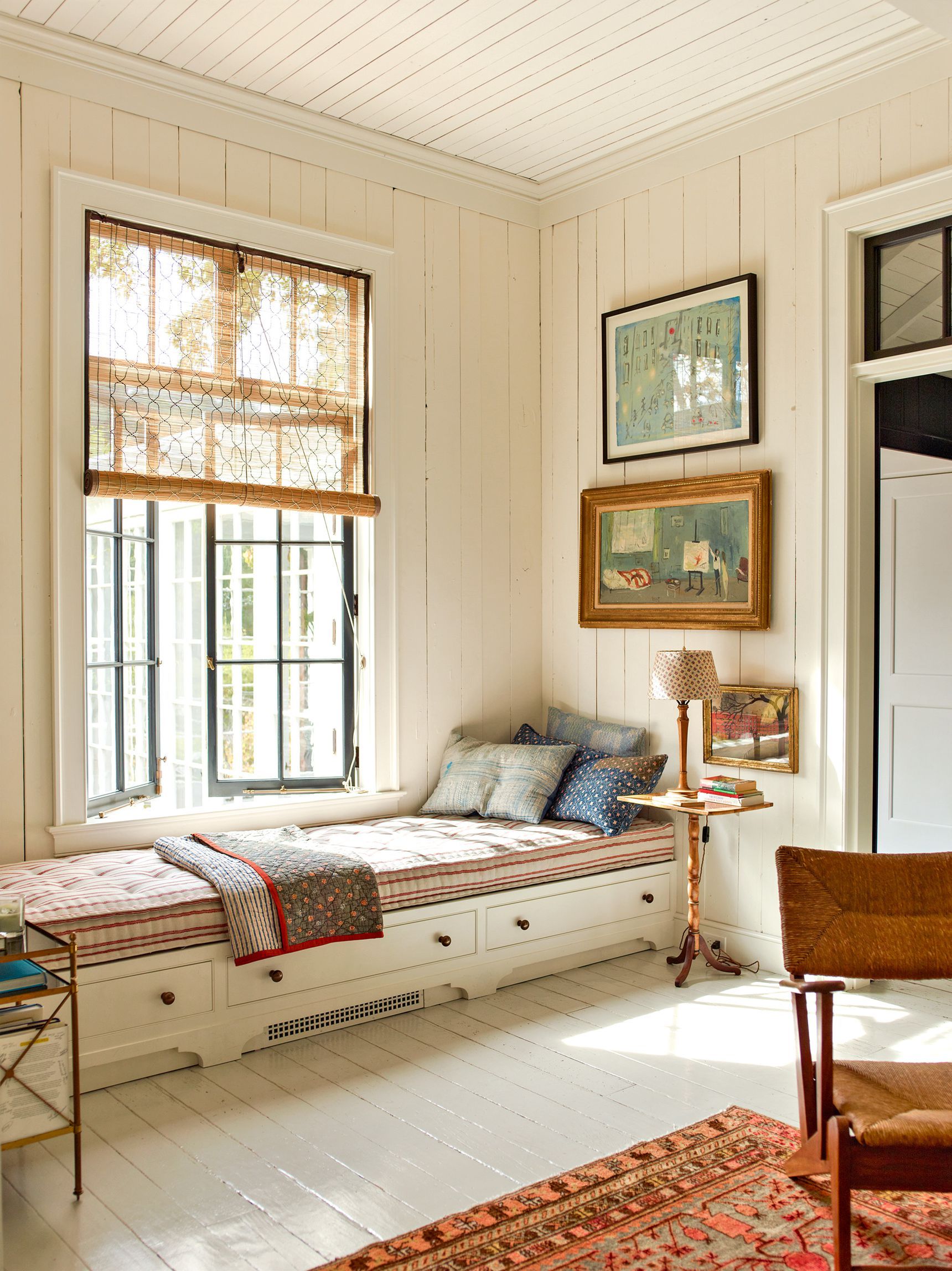 10 Tips For Designing A Cozy Reading Nook In Your Home