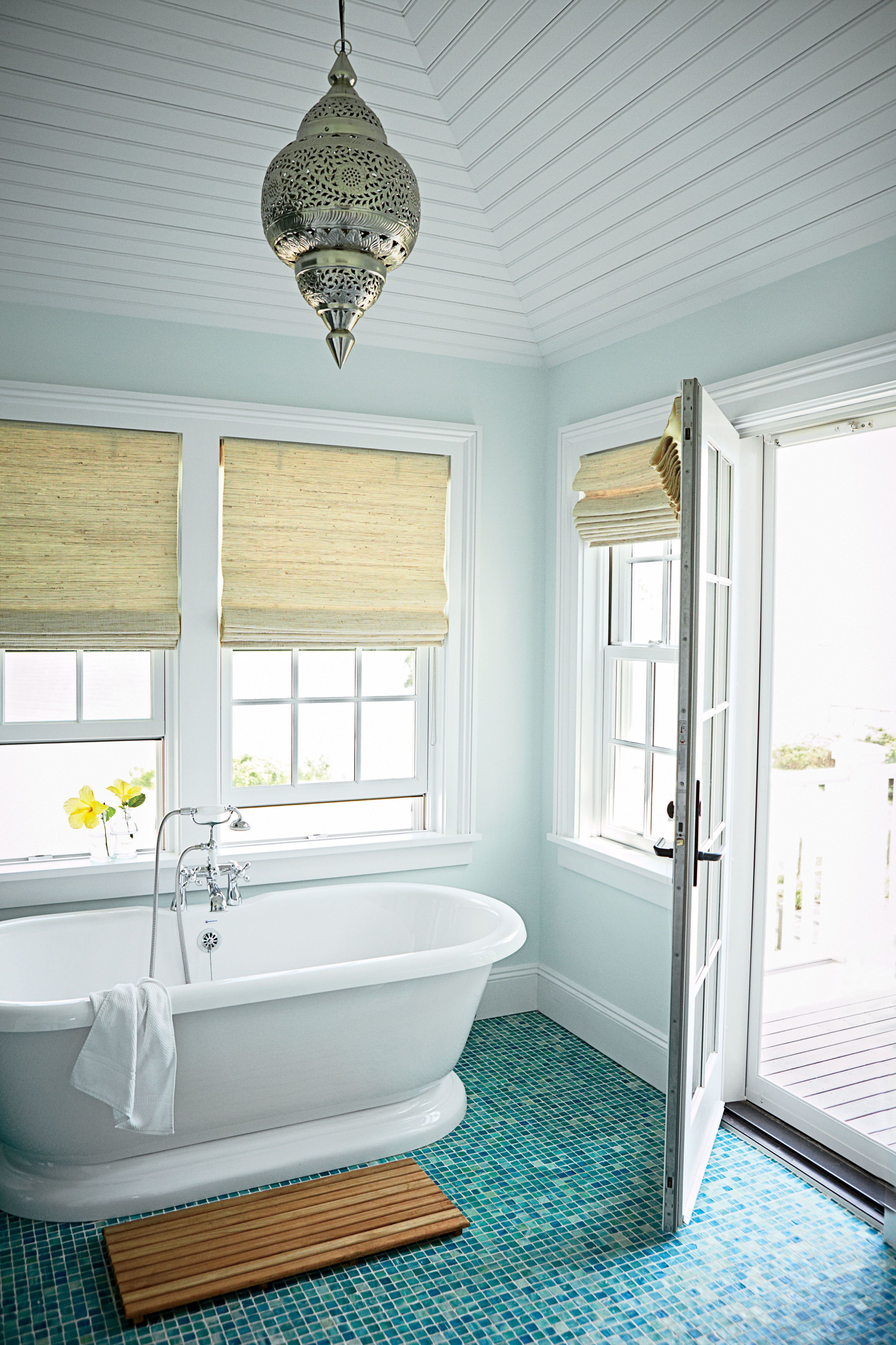10 Coastal Bathroom Design Ideas For A Beachy Vibe