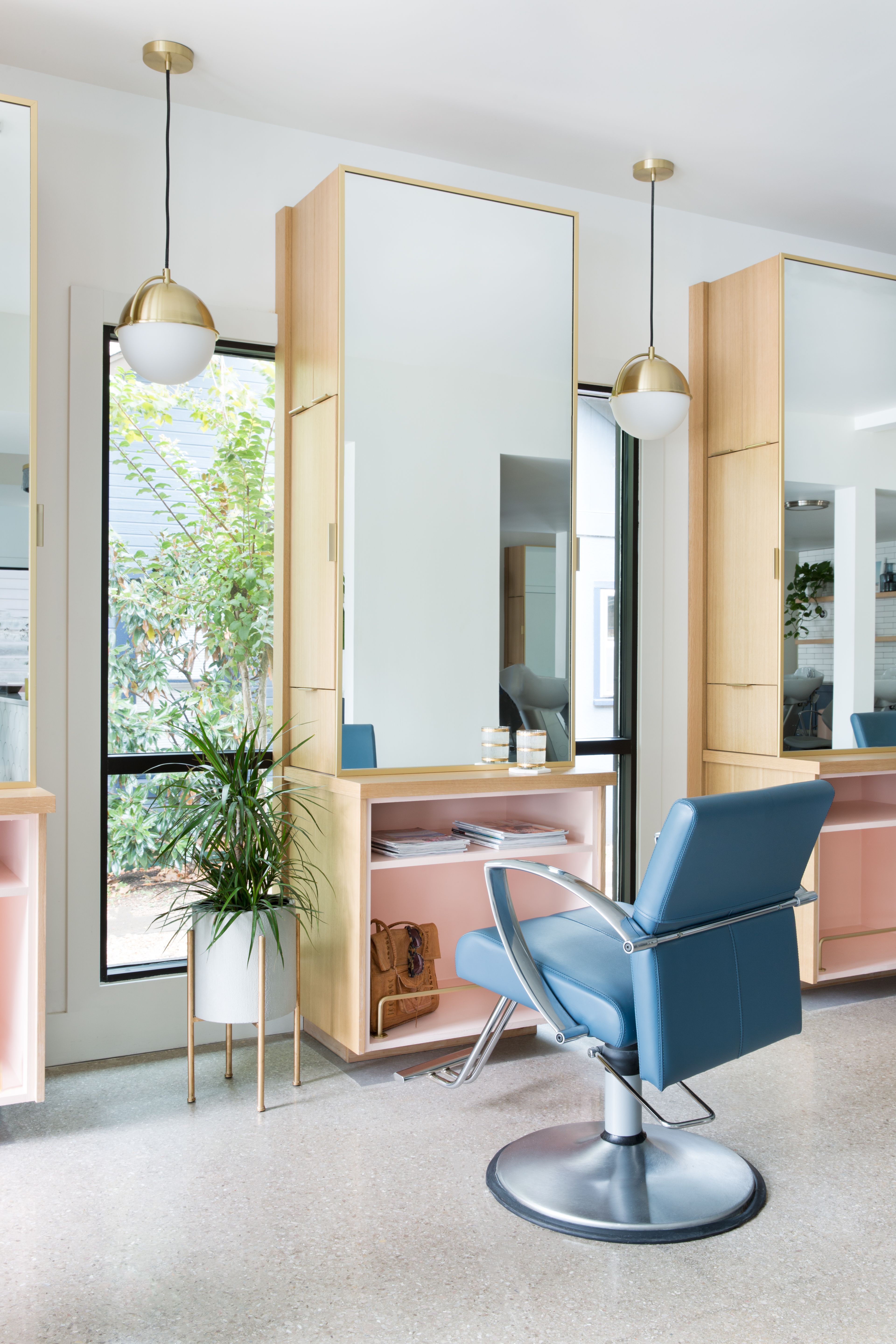 How To Use Mirrors Effectively In Interior Design: A Practical Guide