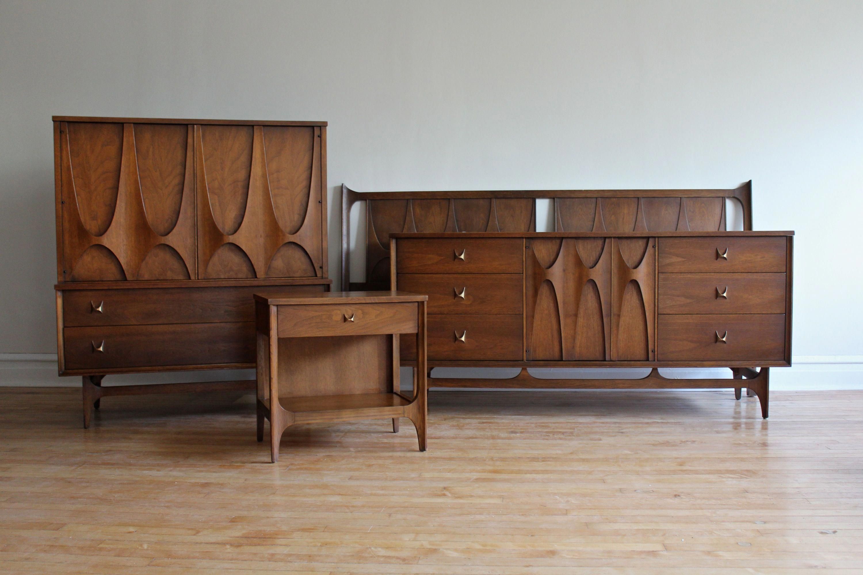A Guide To Buying Mid Century Modern Furniture: Classic Style Made Easy