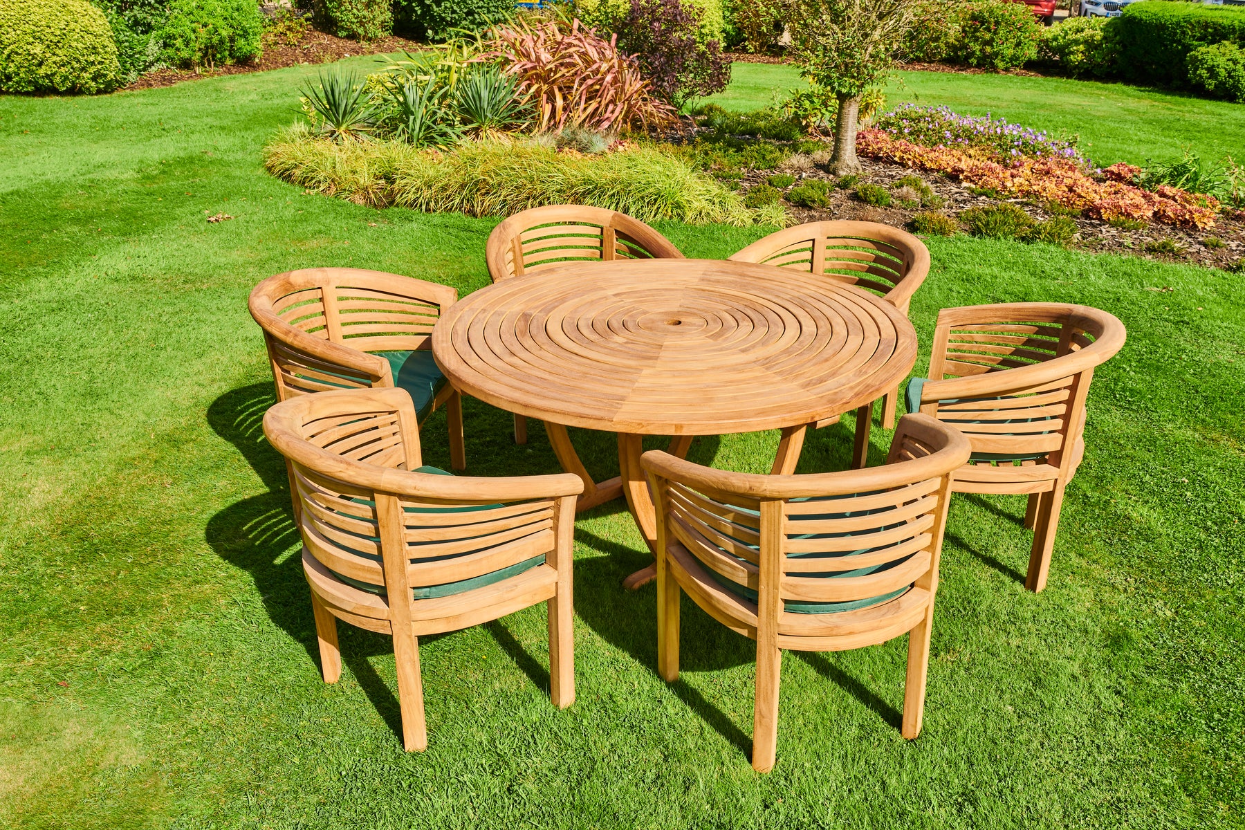 Adapting And Accessorizing Your Teak Outdoor Furniture Set
