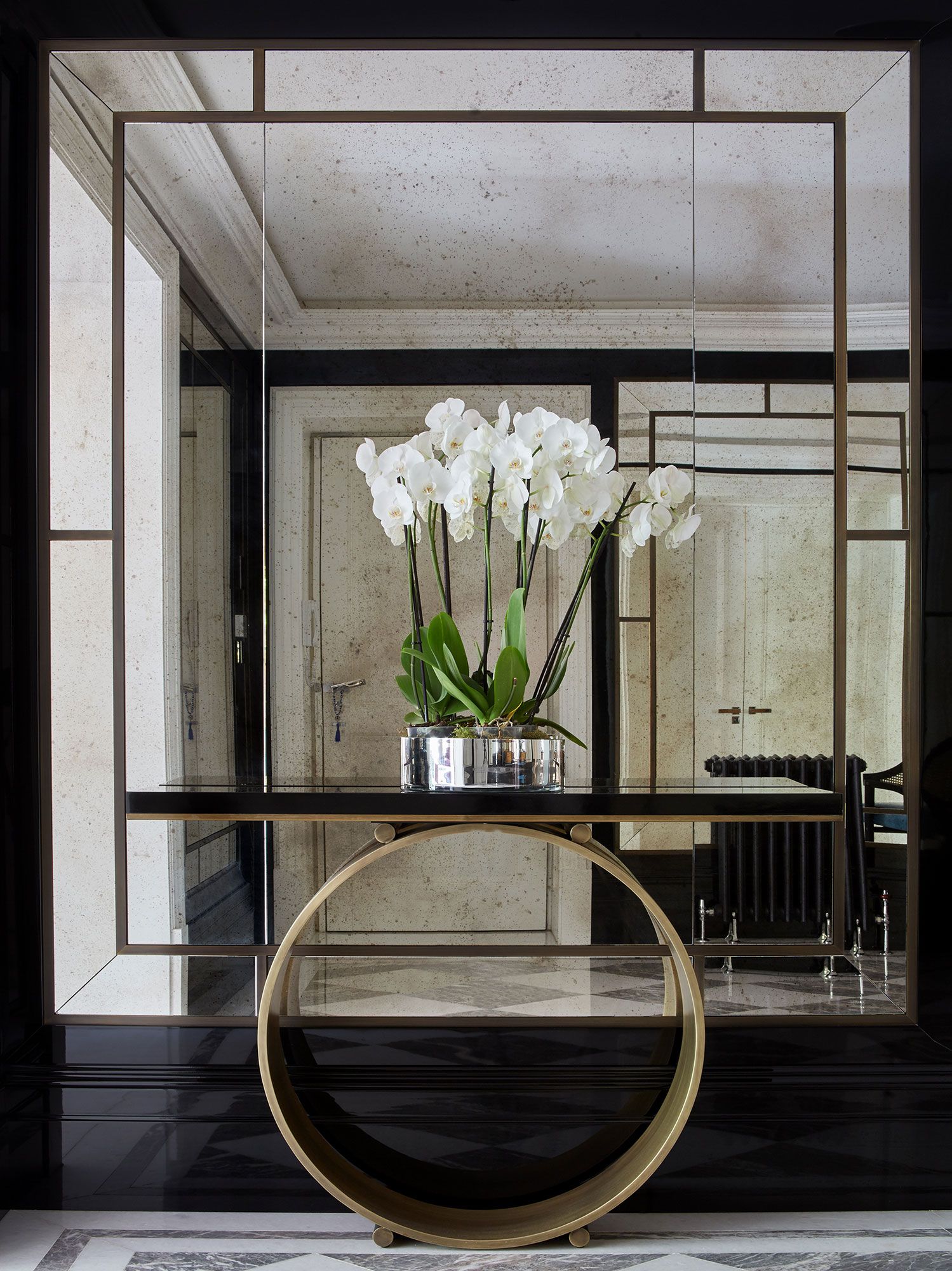 Modern Wall Mirrors: Reflections Of Style And Sophistication