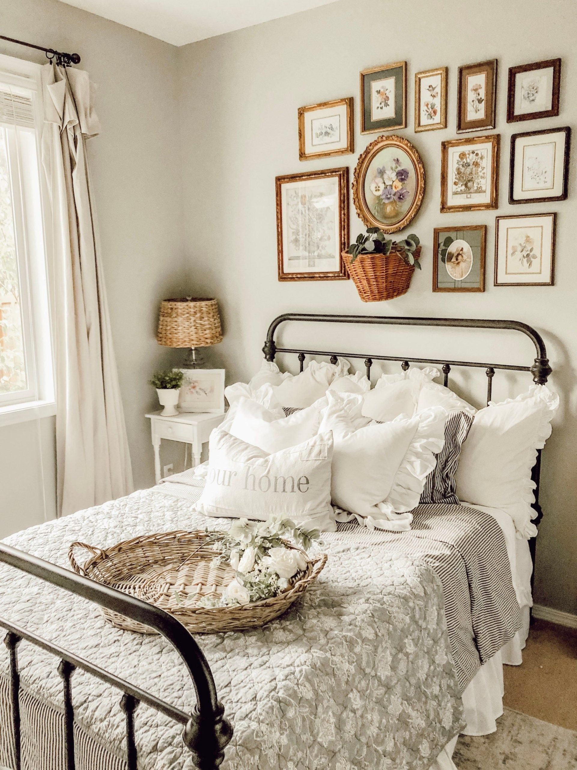 Vintage Bedroom Decor: Top Ideas For A Classic And Charming Space