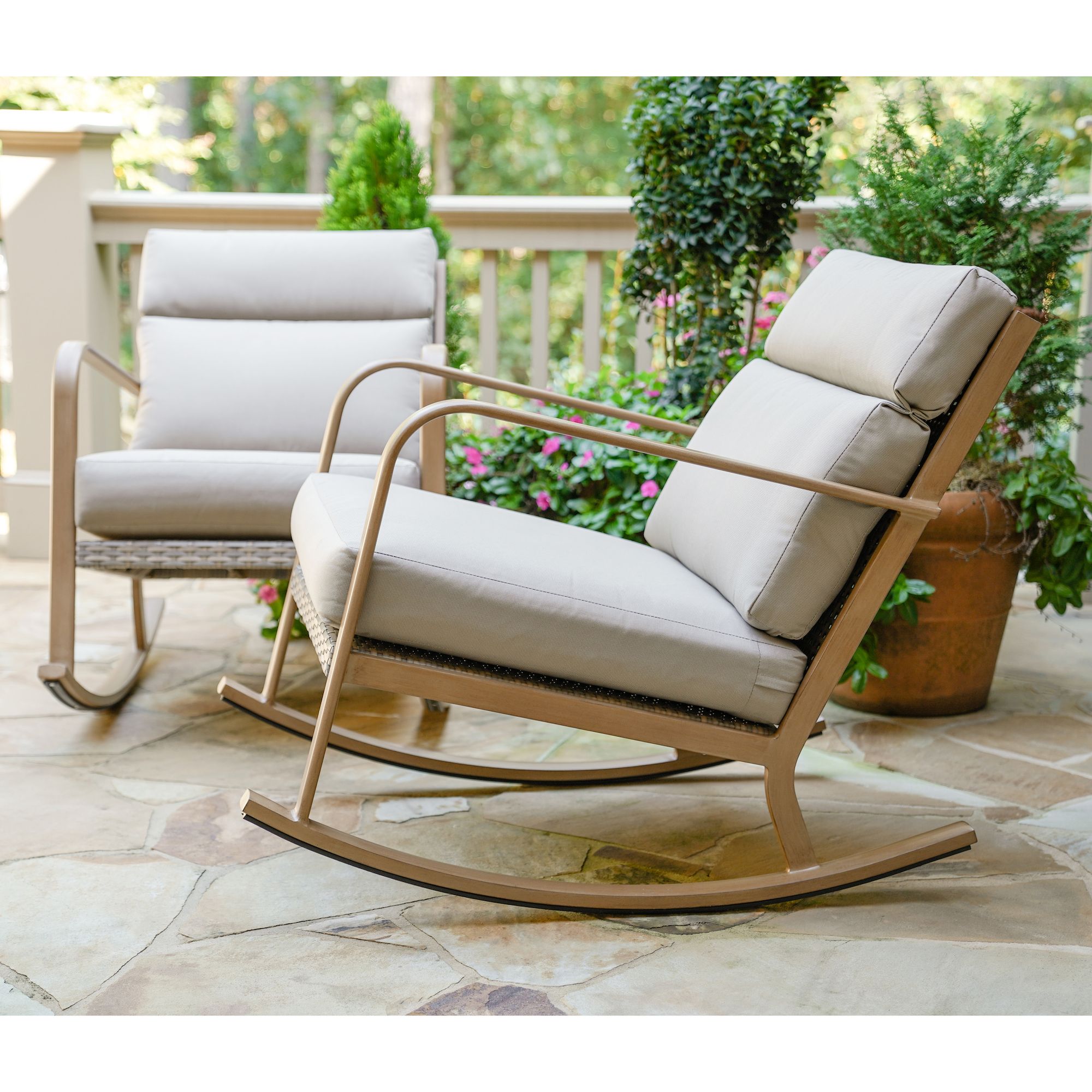 Comfortable Rocking Chairs For Nurseries And Gardens